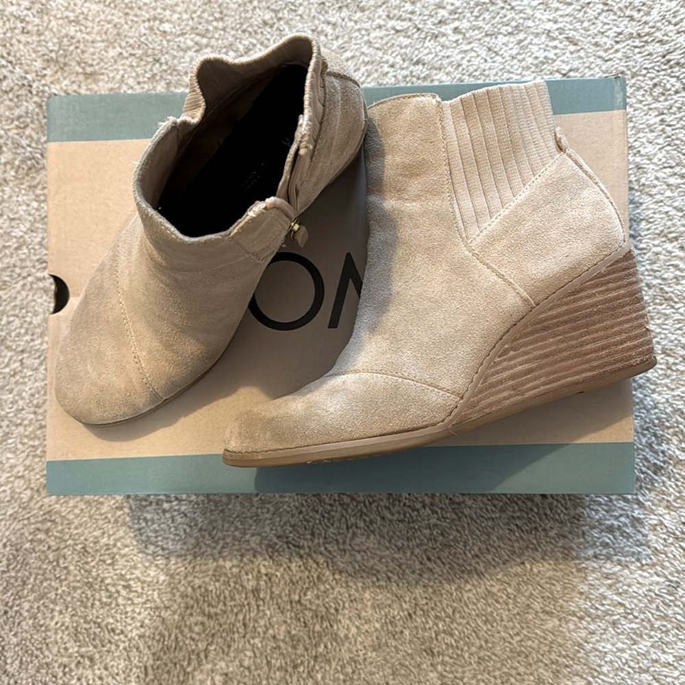 Tom’s Suede “Sadie” Wedge Bootie | Sand Color | Sz 7